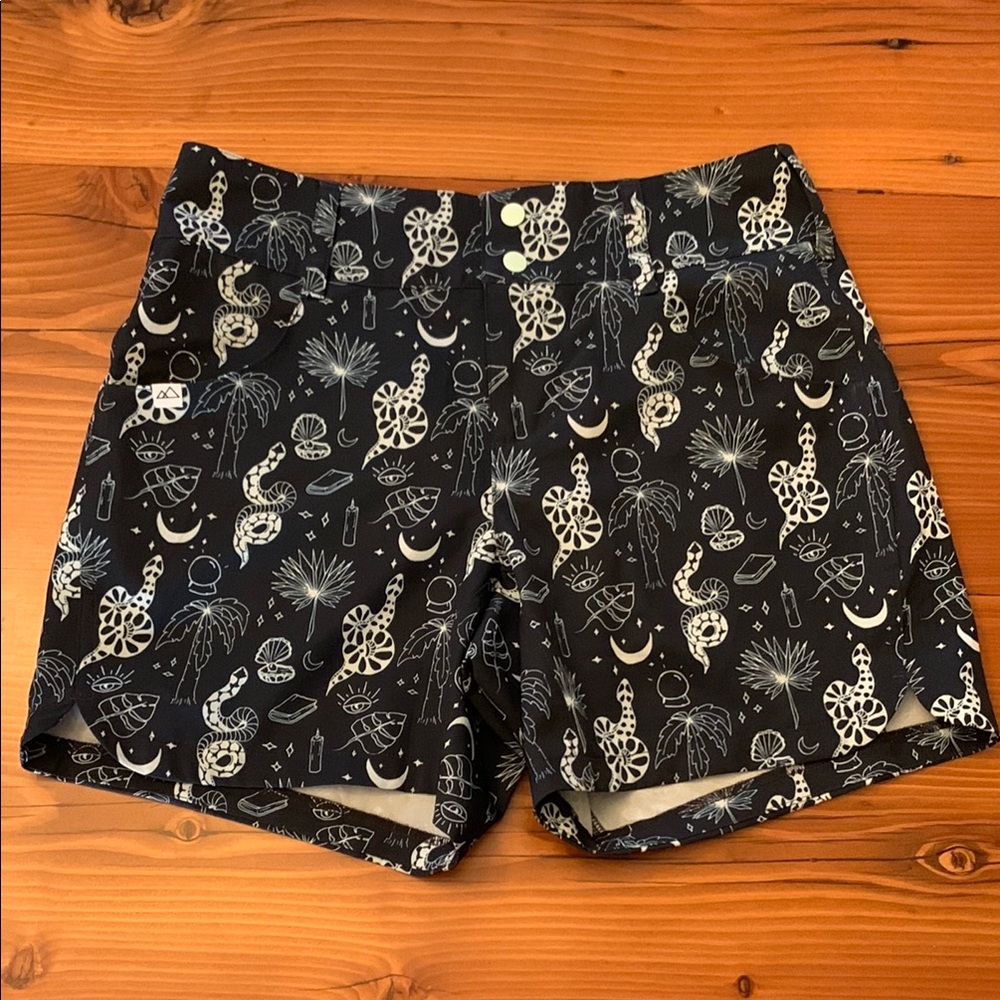Wild Rye Rita MTB shorts, Witchy Woman print, size 4 EUC!